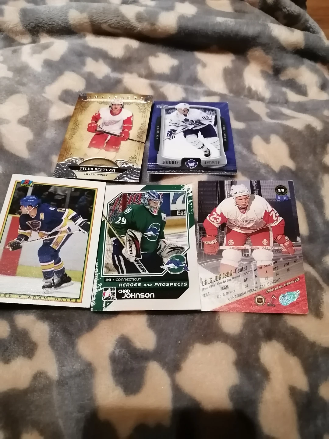 Set of 5 Assorted Hockey Cards