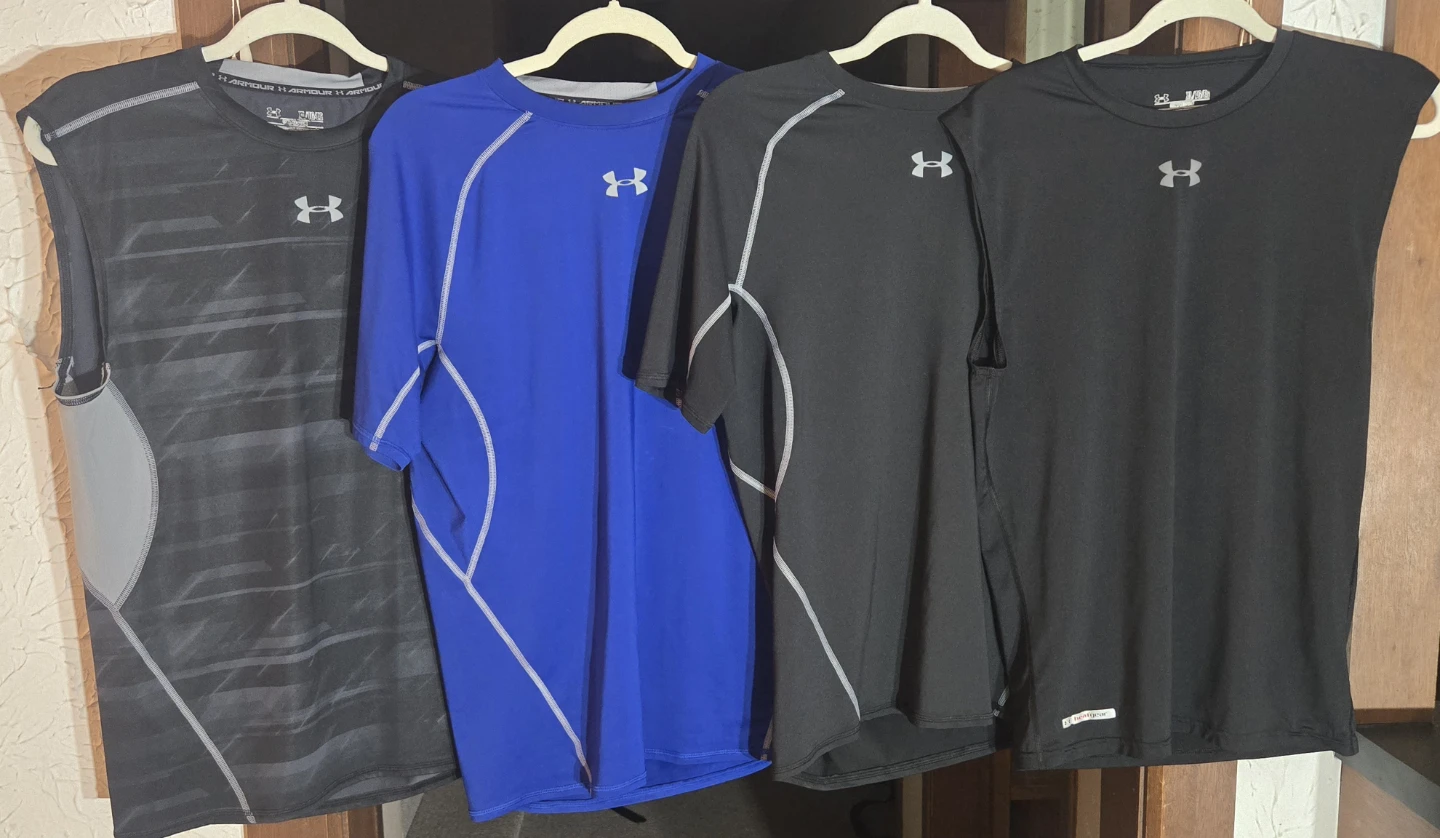 XL Compression Under Armour. 2 short sleeve, 2 sleeveless.Men's. - photo 2