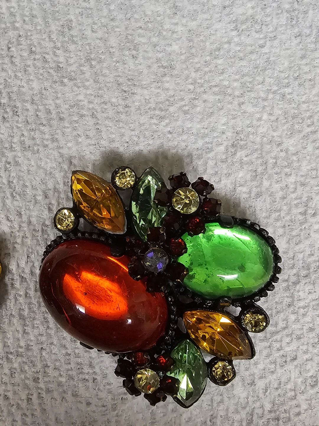 Set of Two Vintage Style Brooches - photo 3