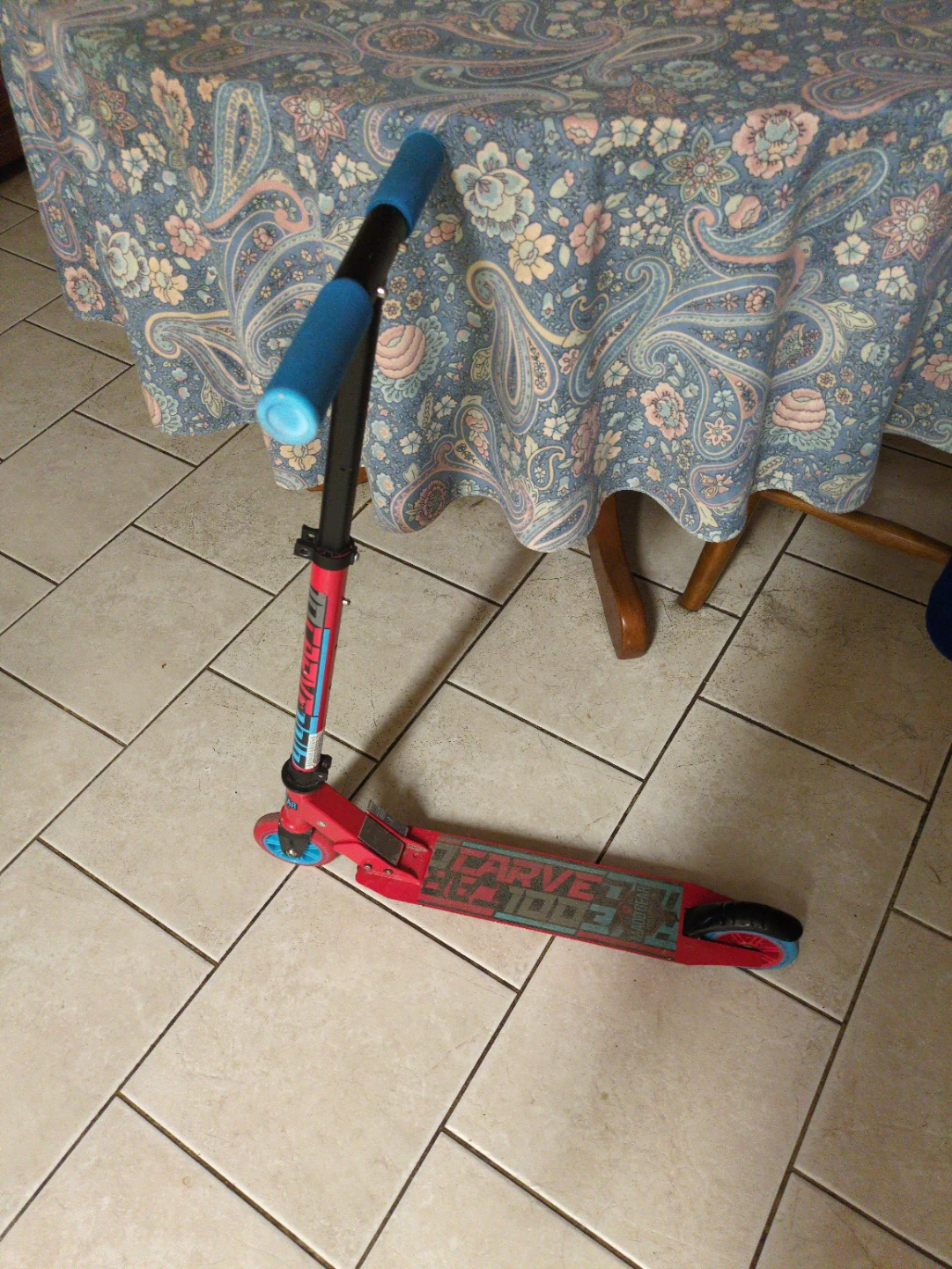 Madd Gear Carve 100 Scooter