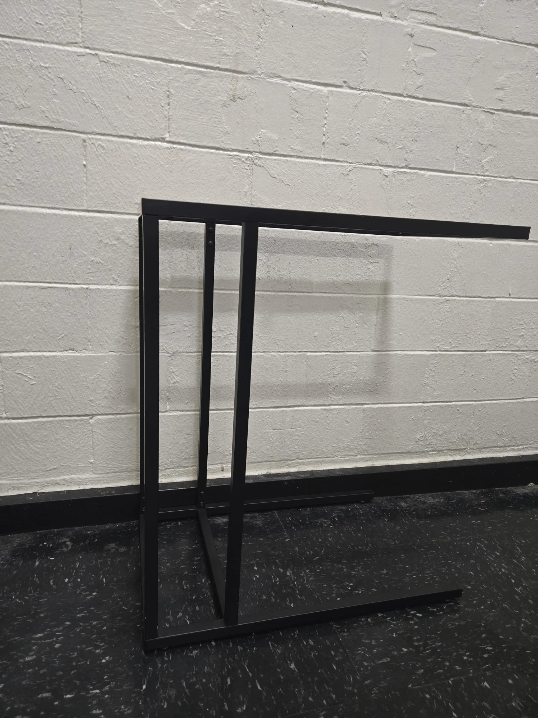Modern Black Metal C-Shaped Glass Top Side End Table - photo 5