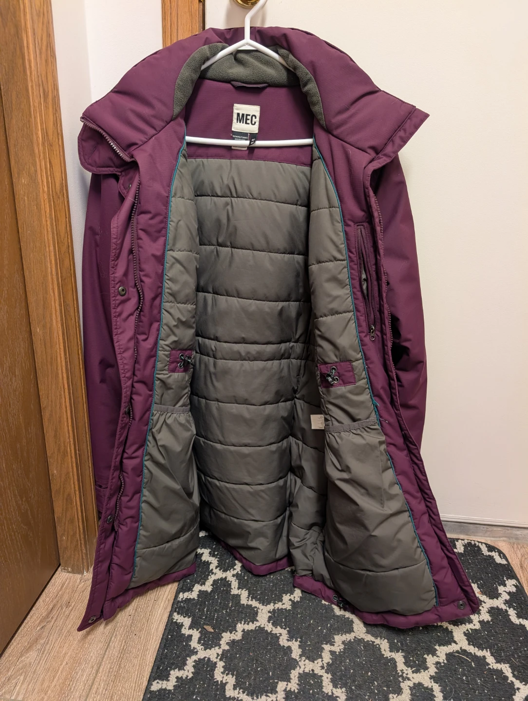 MEC WOMAN WINTER PARKA.  SIZE  M. - photo 3