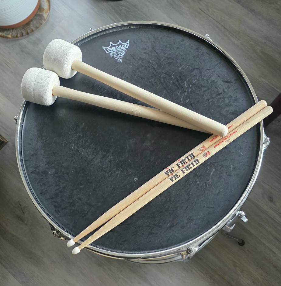 16" Floor Tom with drumsticks