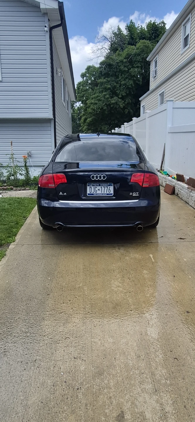 Audi A4 2.0T Sedan - photo 3