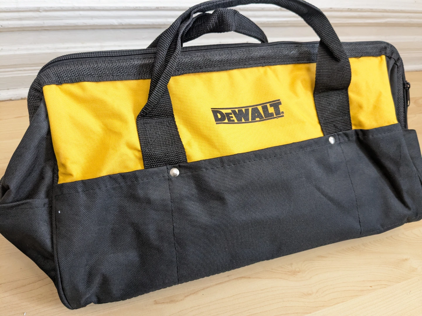 24" DeWalt Multi Pockets Large Contractor Bag