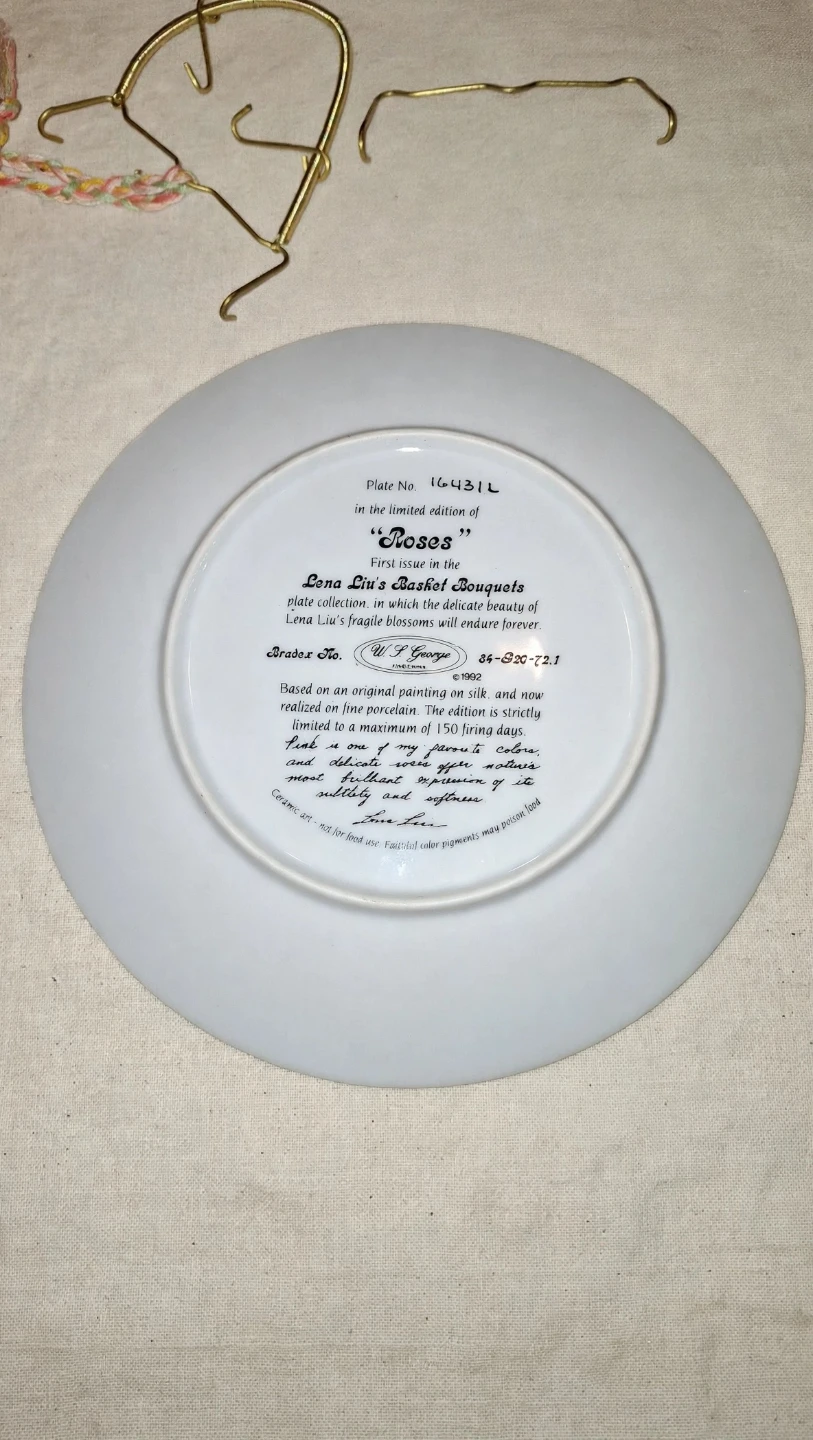 Lena Liu Roses Collector Plate - photo 4