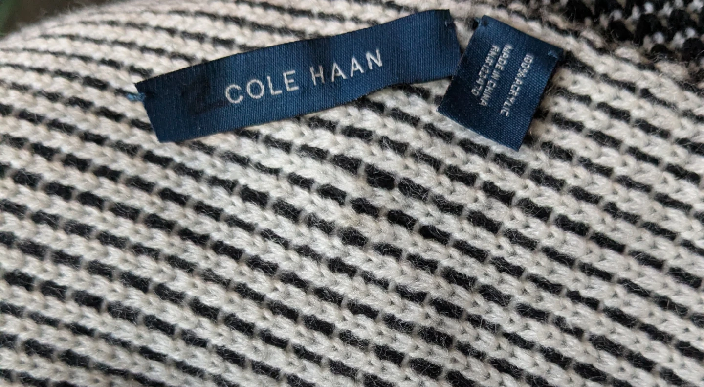 Cole Haan Black White Reversible Knit Scarf 70 x 10 - photo 5
