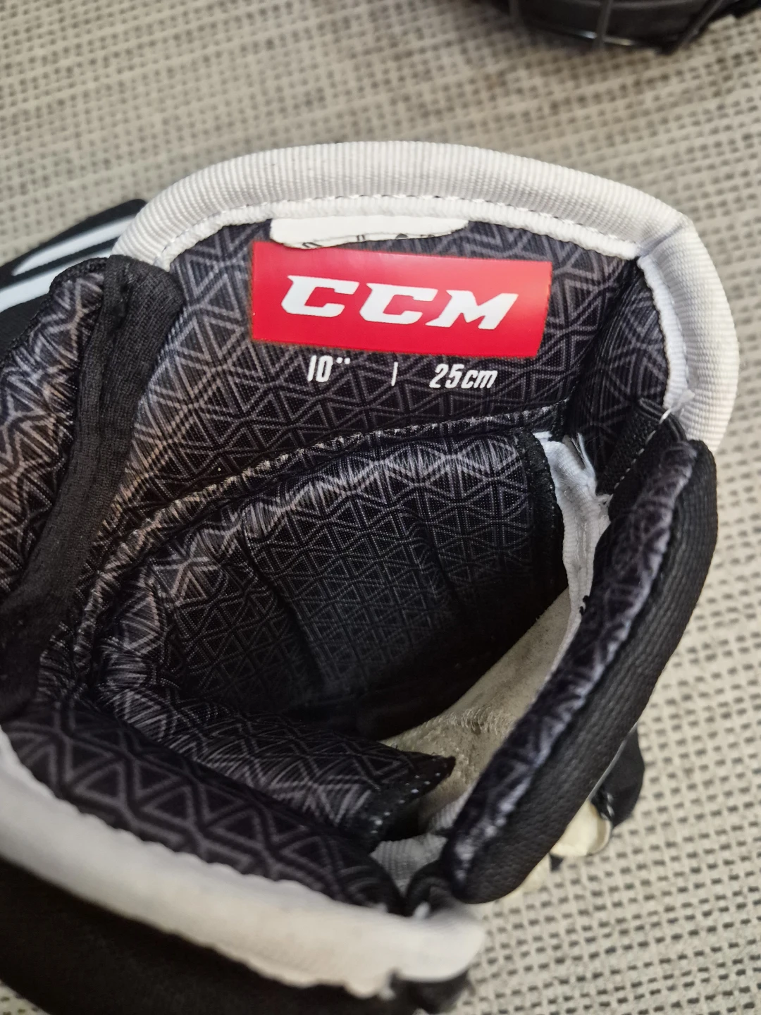 CCM Hockey Helmet and Tacks Gloves Set - photo 3