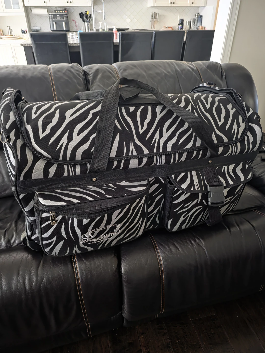 Dream Duffel zebra print garment bag - photo 2