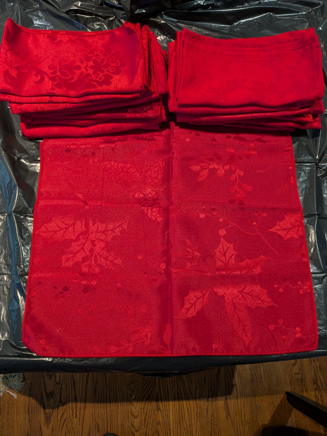 ASSORTED CLOTH NAPKINS