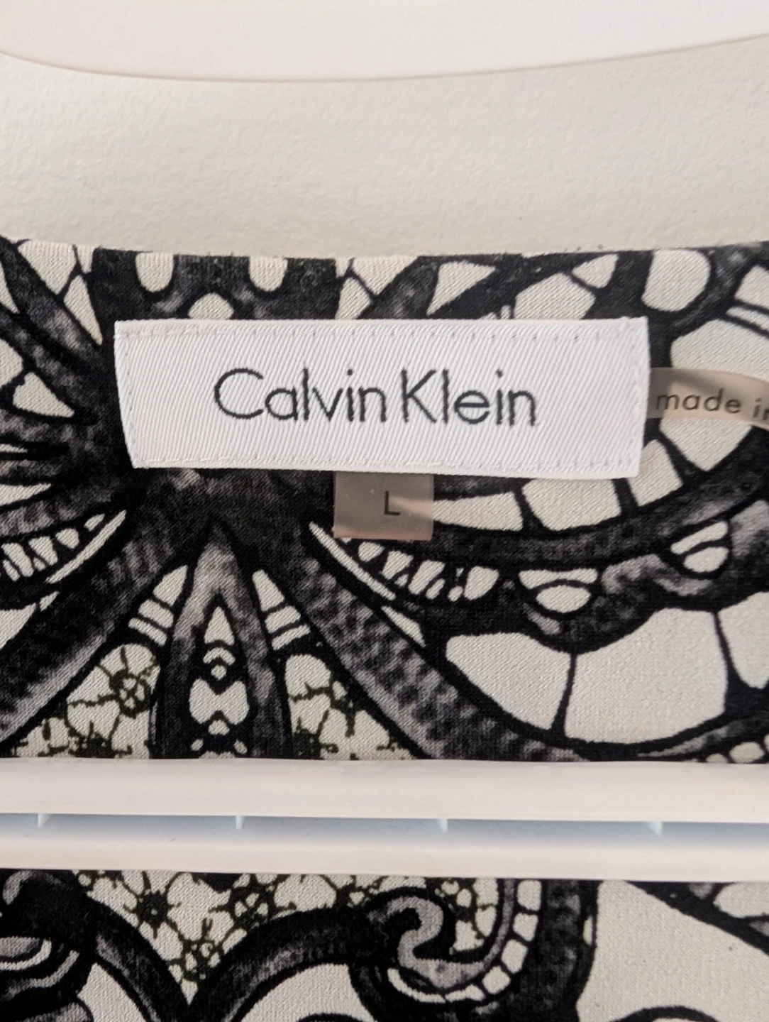 Calvin Klein Black and White Patterned Top Size L - photo 2