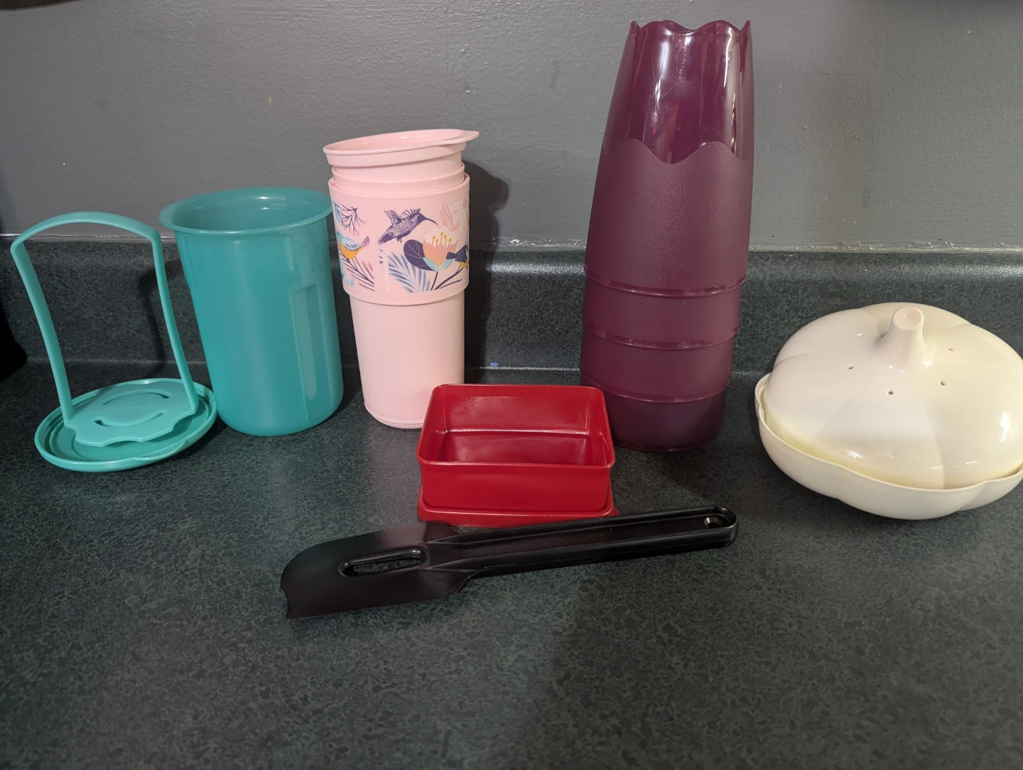 Assorted Tupperware Kitchen Items