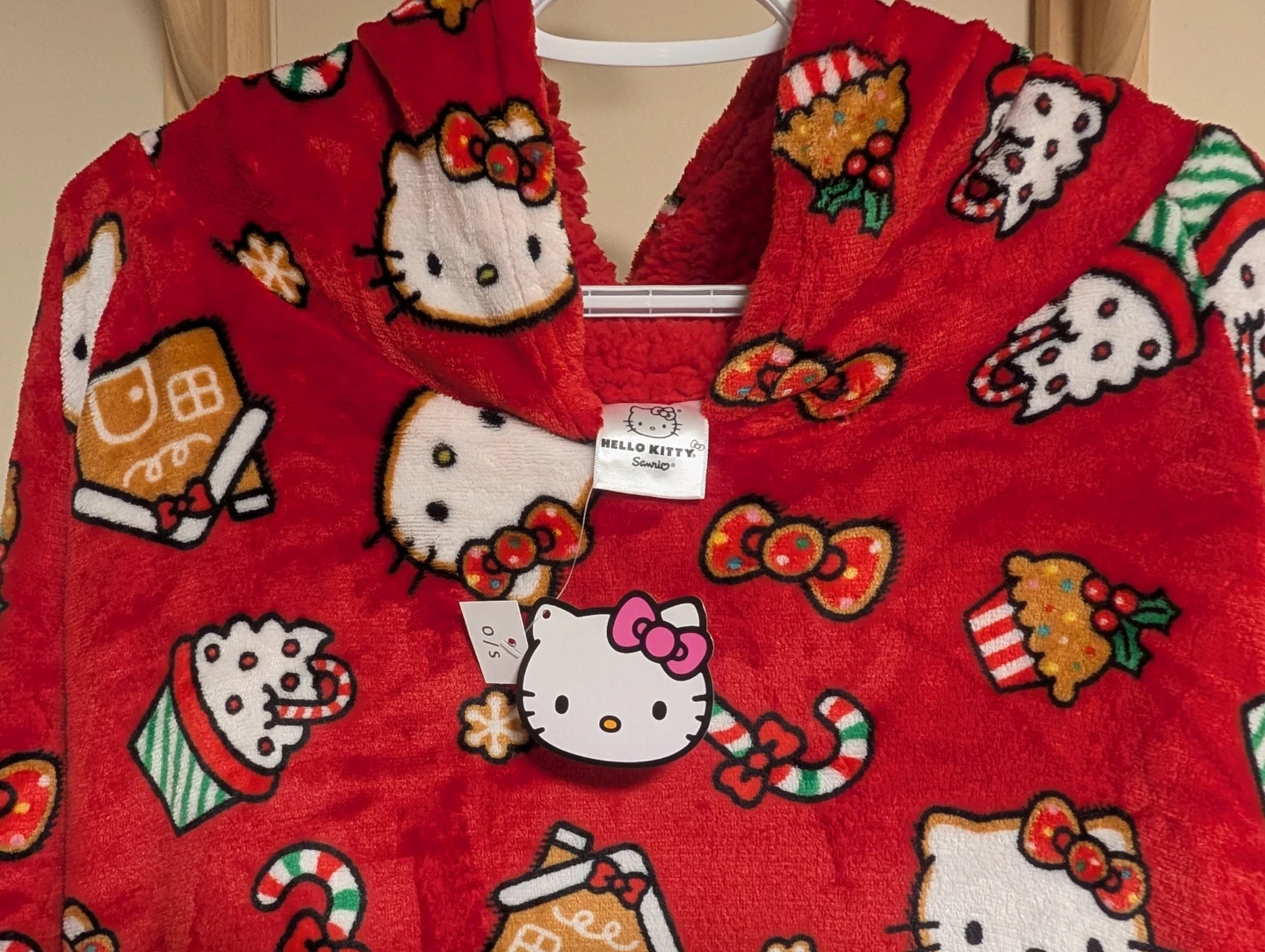 NEW Hello Kitty Holiday Wearable Blanket Hoodie Adult One Size - photo 4