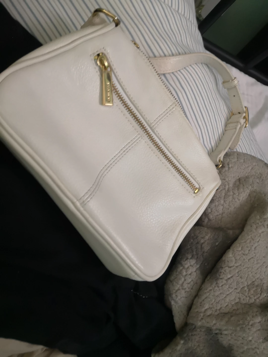 Danier White Handbag - photo 2