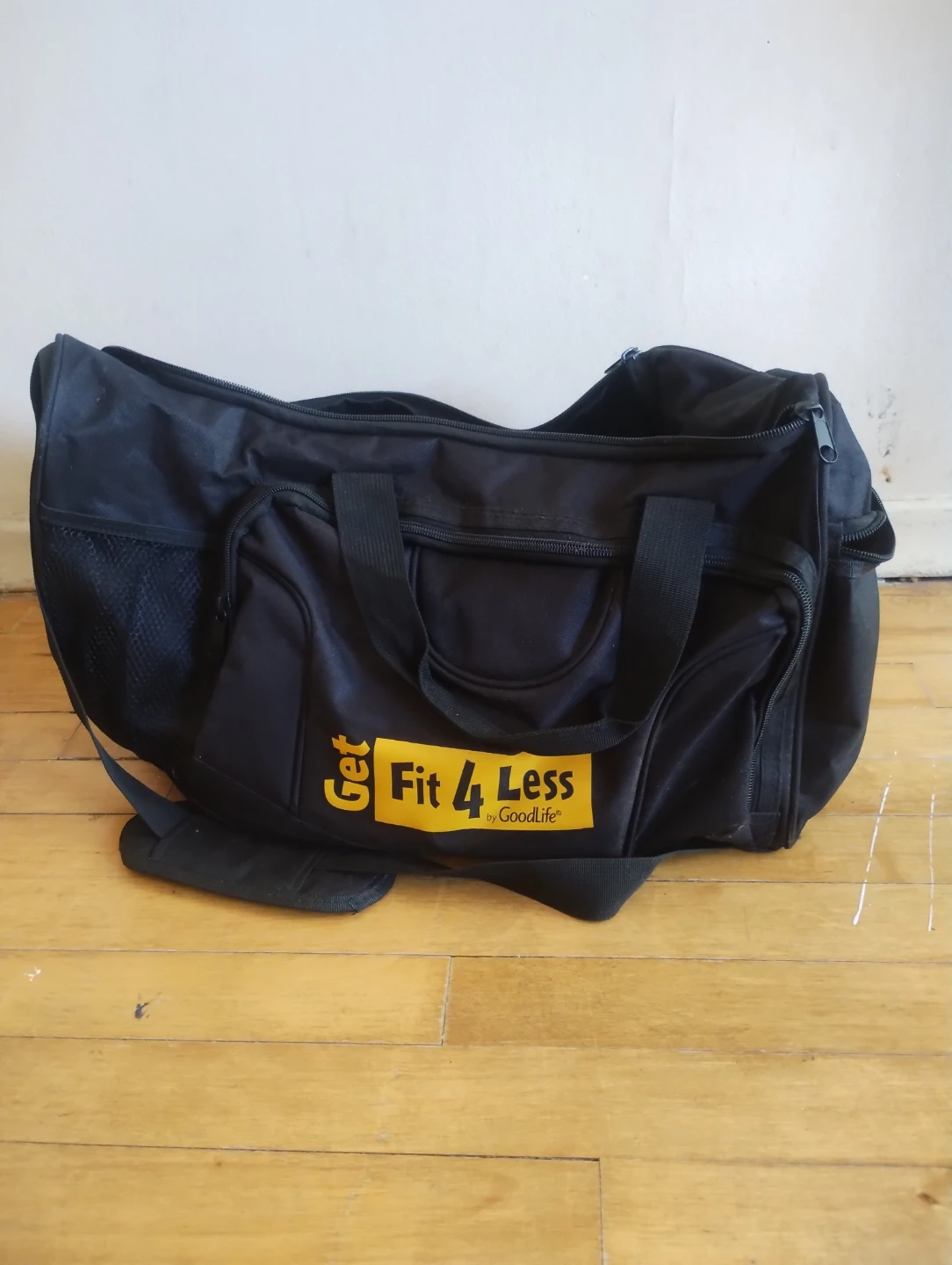 Fit4Less Black Gym Duffle Bag – Great Condition