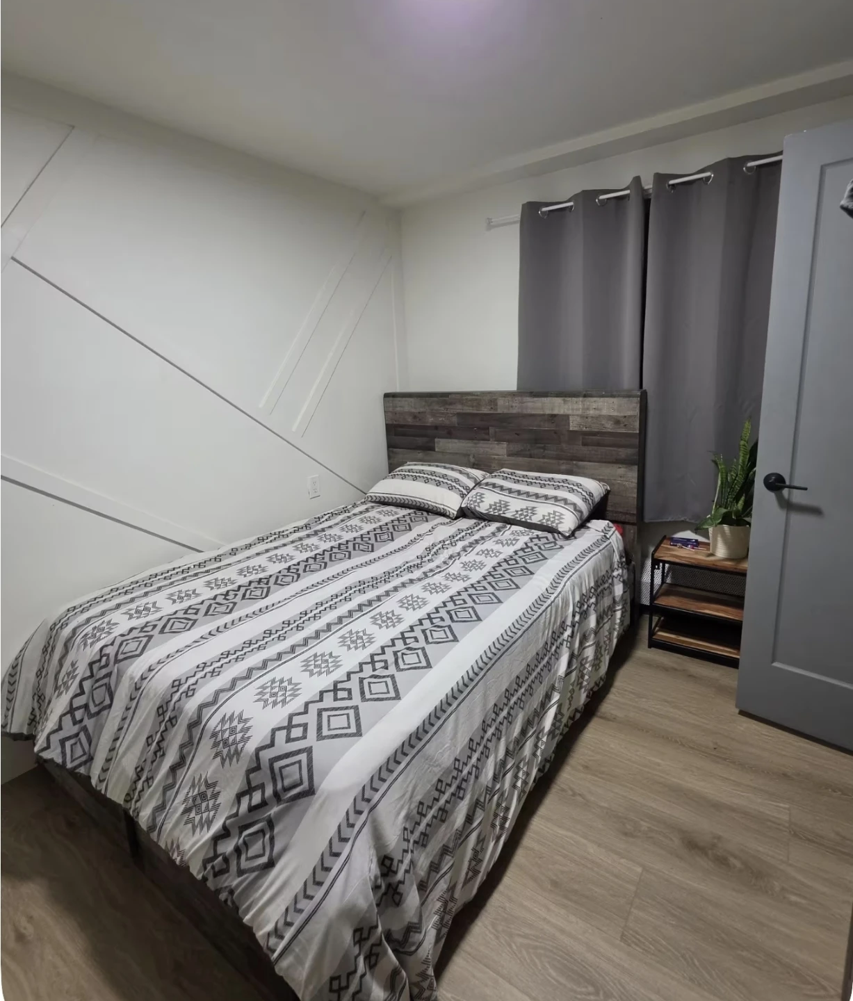 Wood Finish Drawers and double bed matress included - photo 3