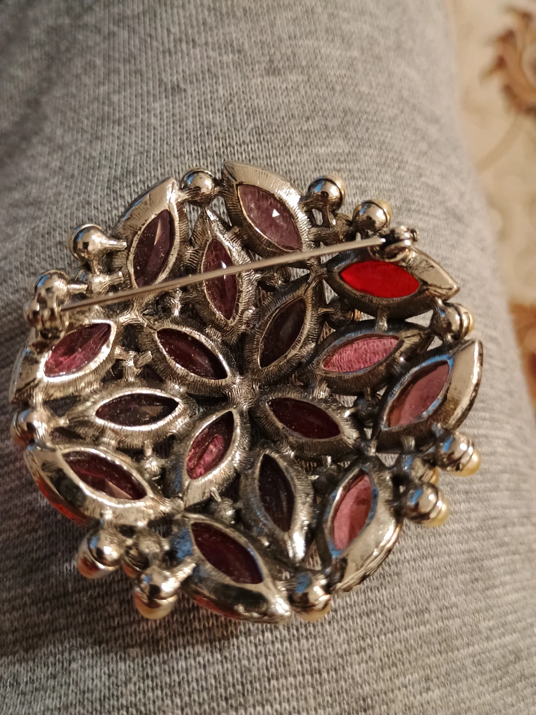 Vintage-style jewel brooch