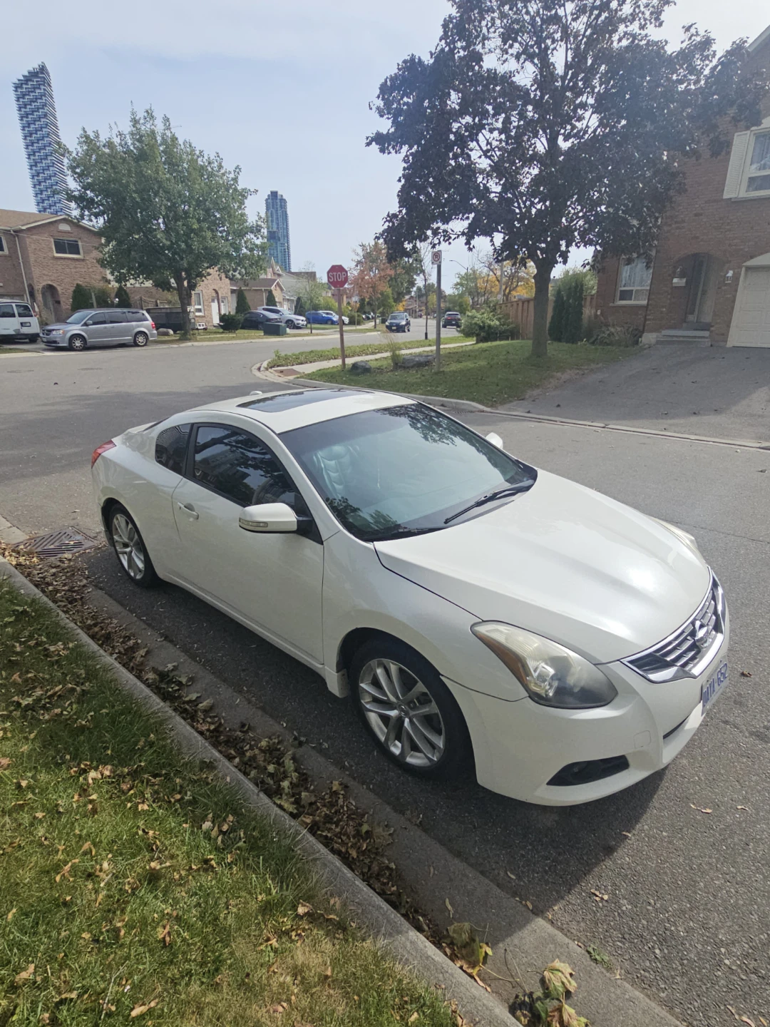 White Nissan Altima Coupe - photo 3