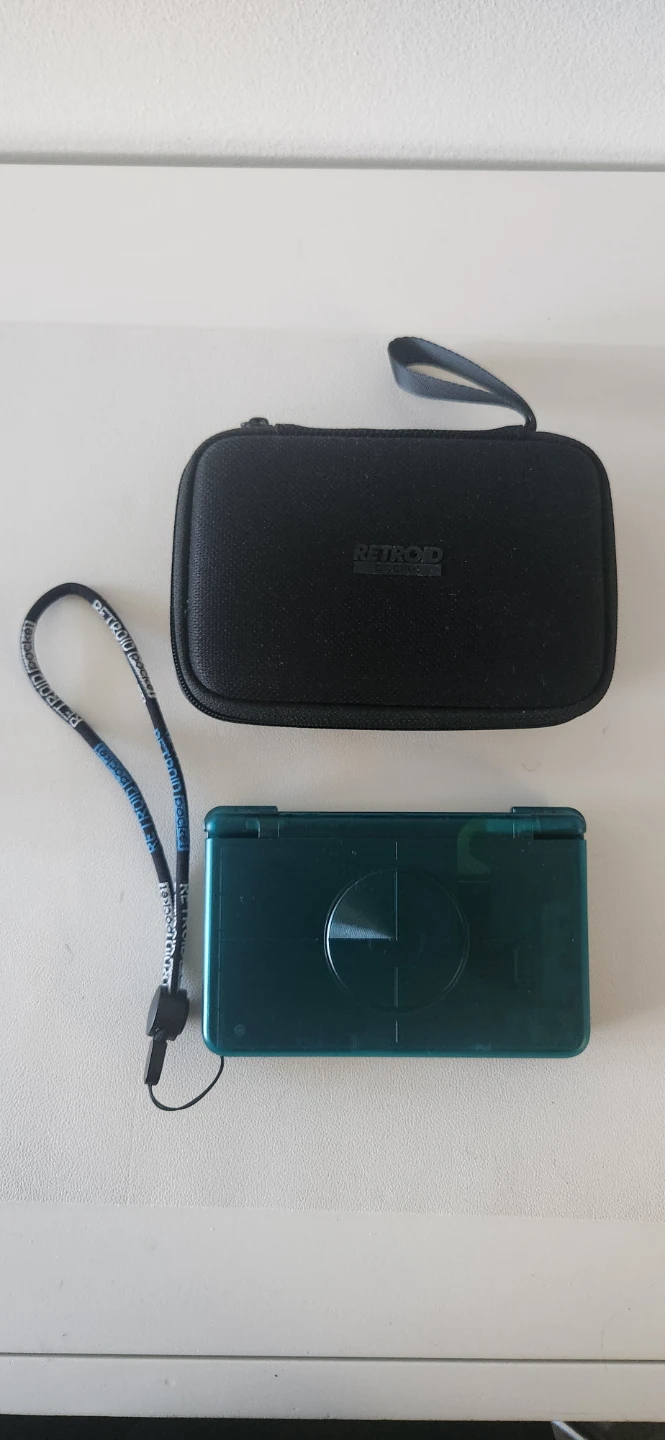 Retroid Pocket Flip 2 gaming console - photo 2