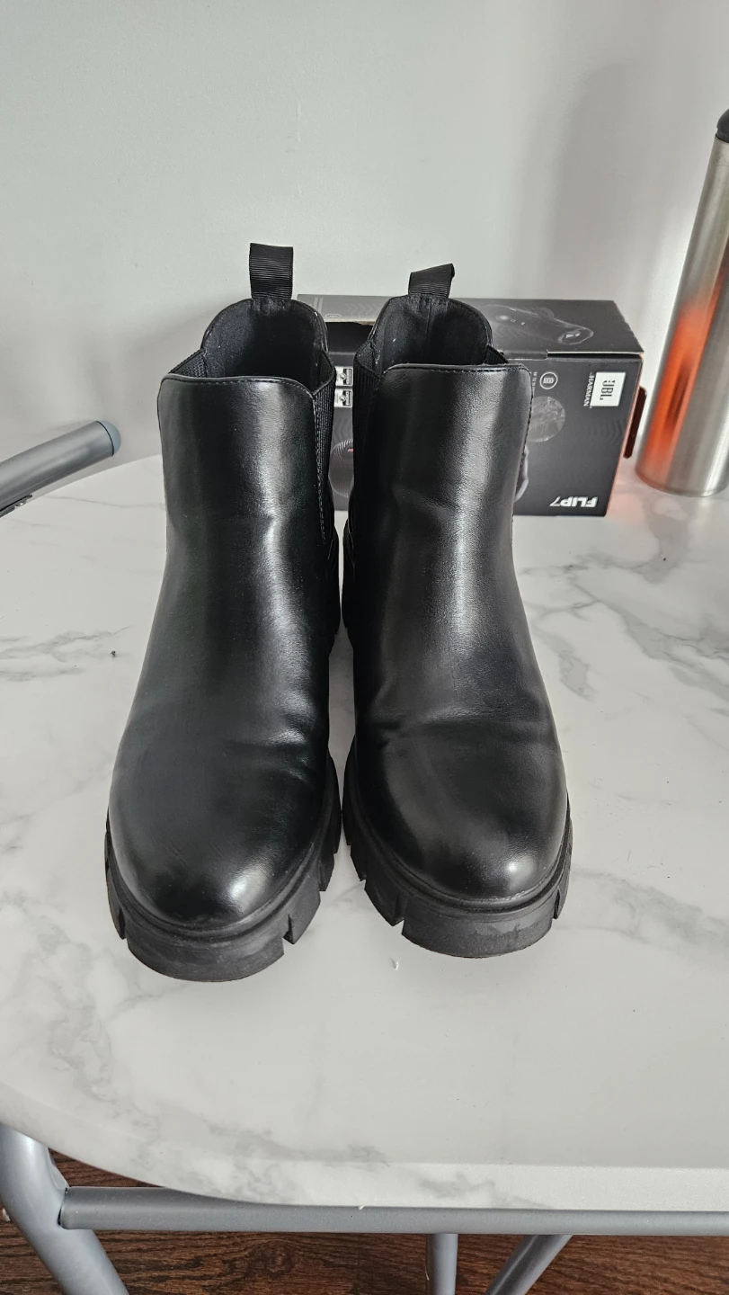 Black Chelsea Lug Sole Boots - photo 4