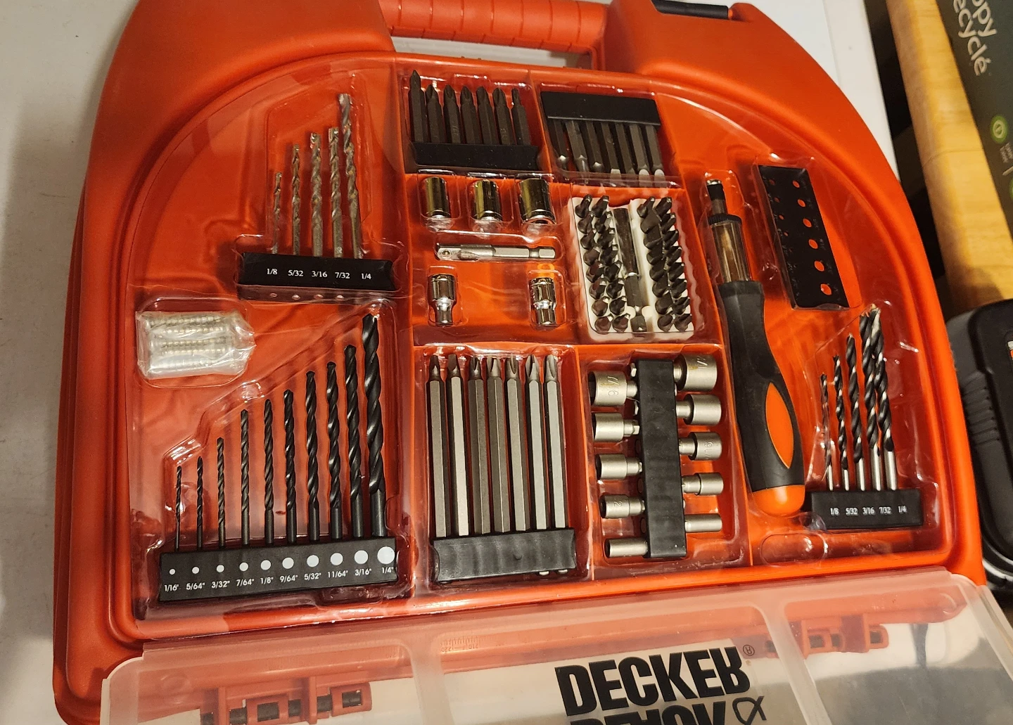 Black & Decker 18V Cordless Drill with Accessory Kit - photo 2