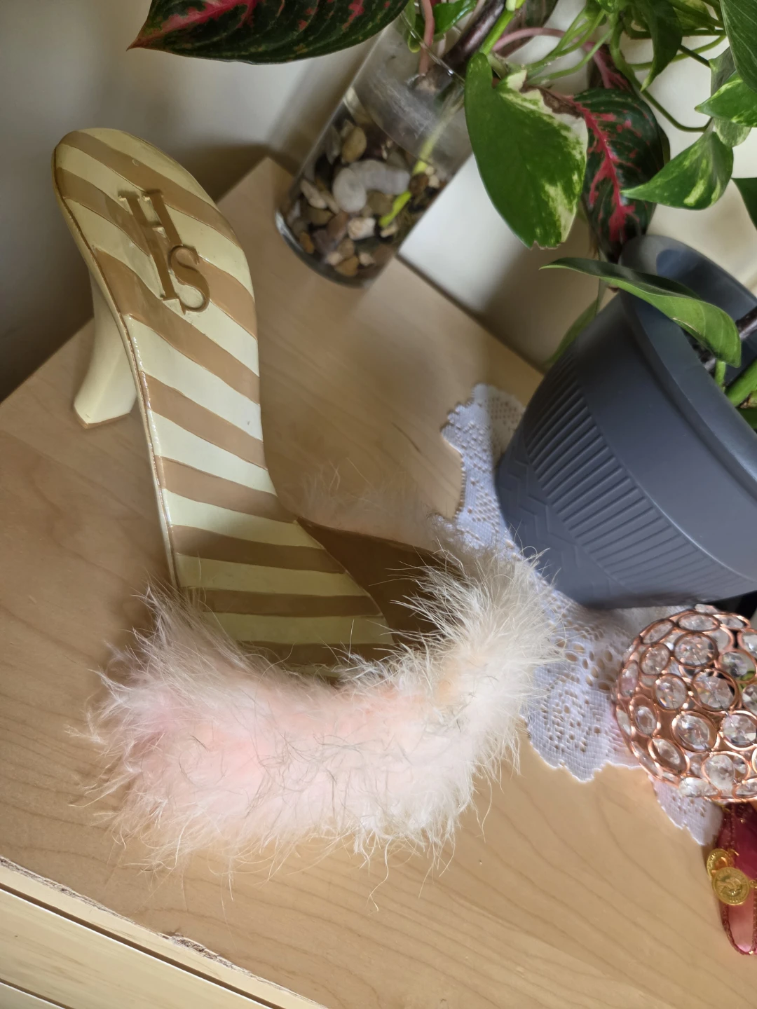 4 Decorative High Heel Stilleto Wine Bottle Holders - photo 2