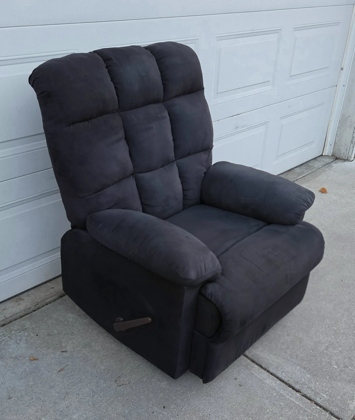 Black Microfiber Wall Hugger Recliner. Mint From Showhome! - photo 2