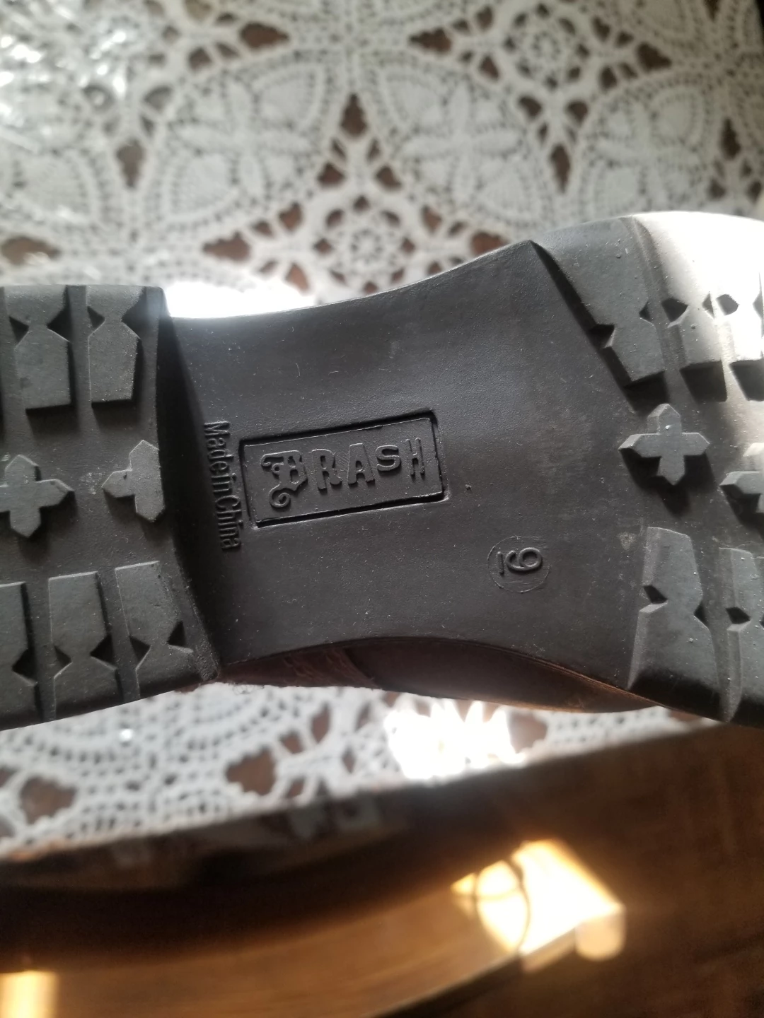 Brash Brown Lace-Up Boots Size 9 - photo 5