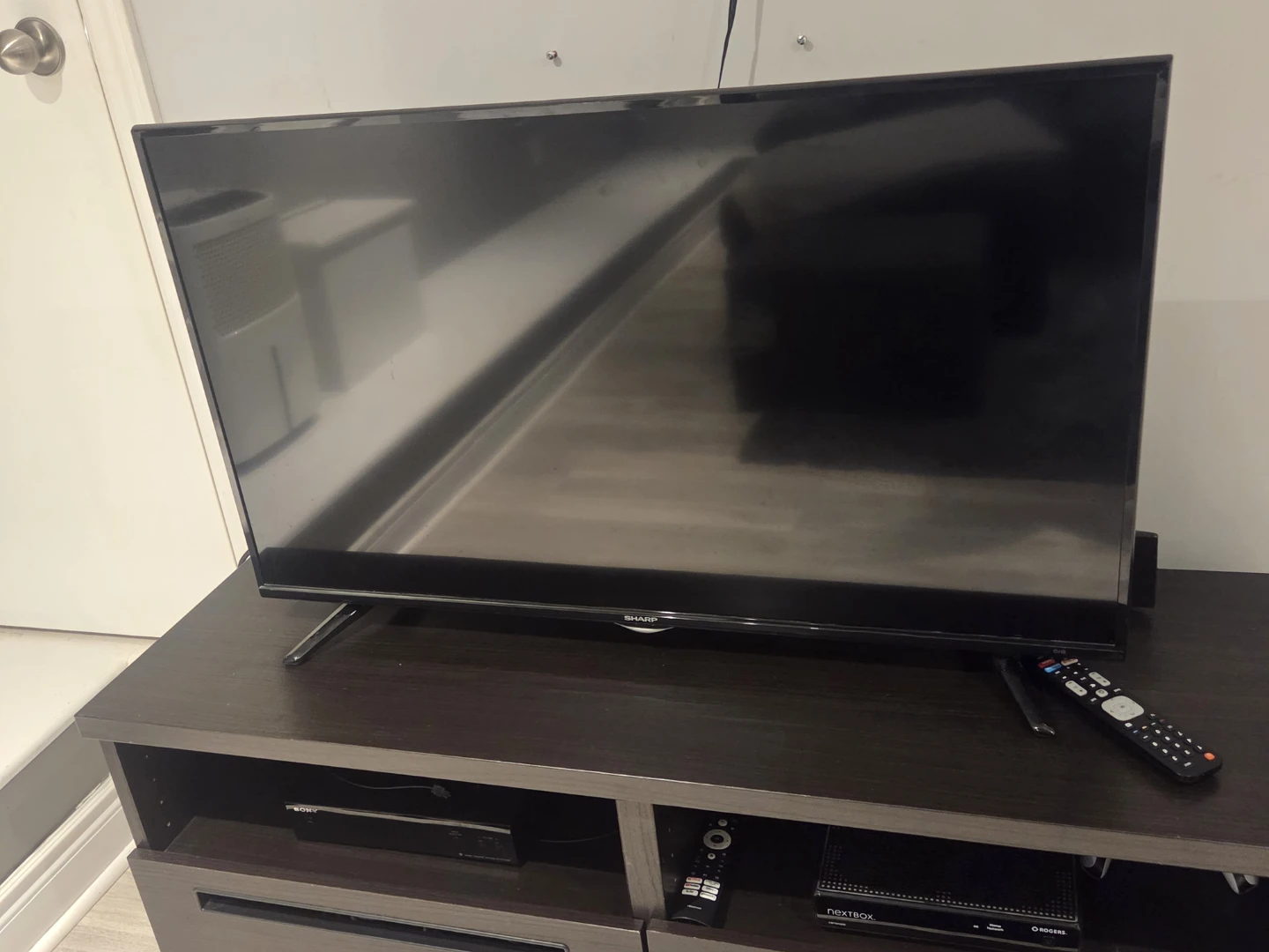 Sharp LED TV - photo 2