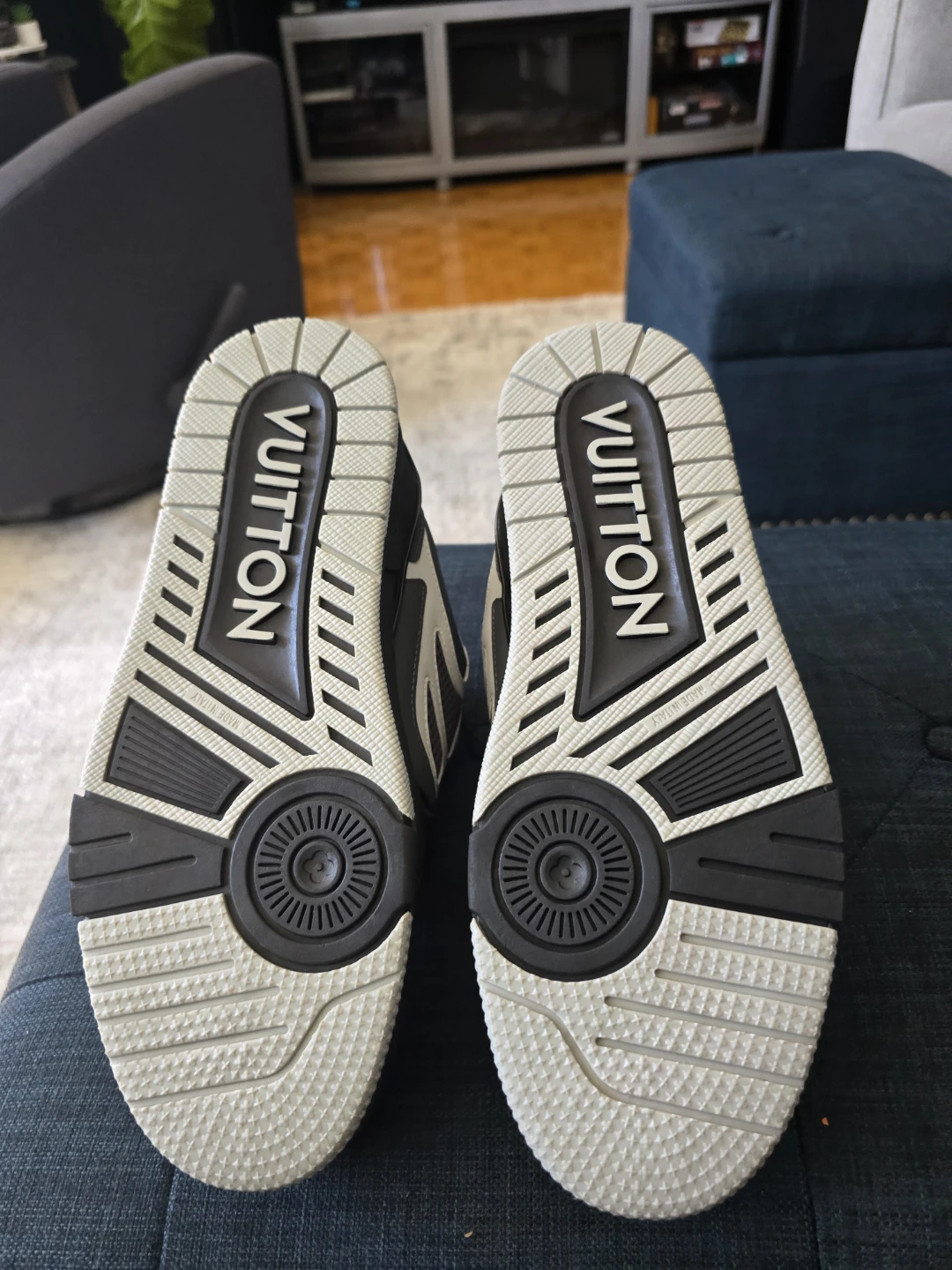 Gray and white lv skates - photo 3