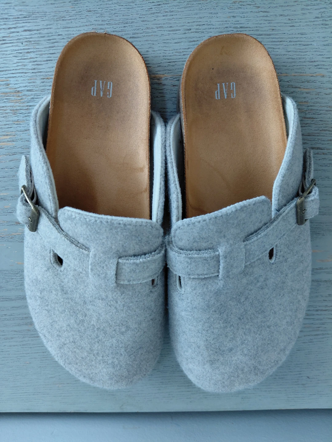 Gap grey felt buckle clogs - photo 2