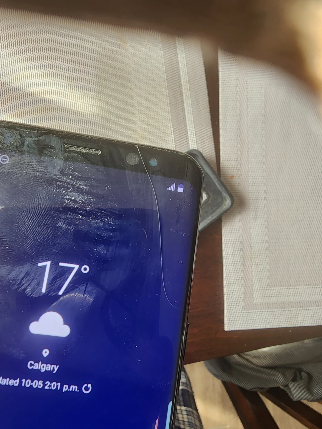 Samsung Galaxy S8 Smartphone small crack top right hairline - photo 2