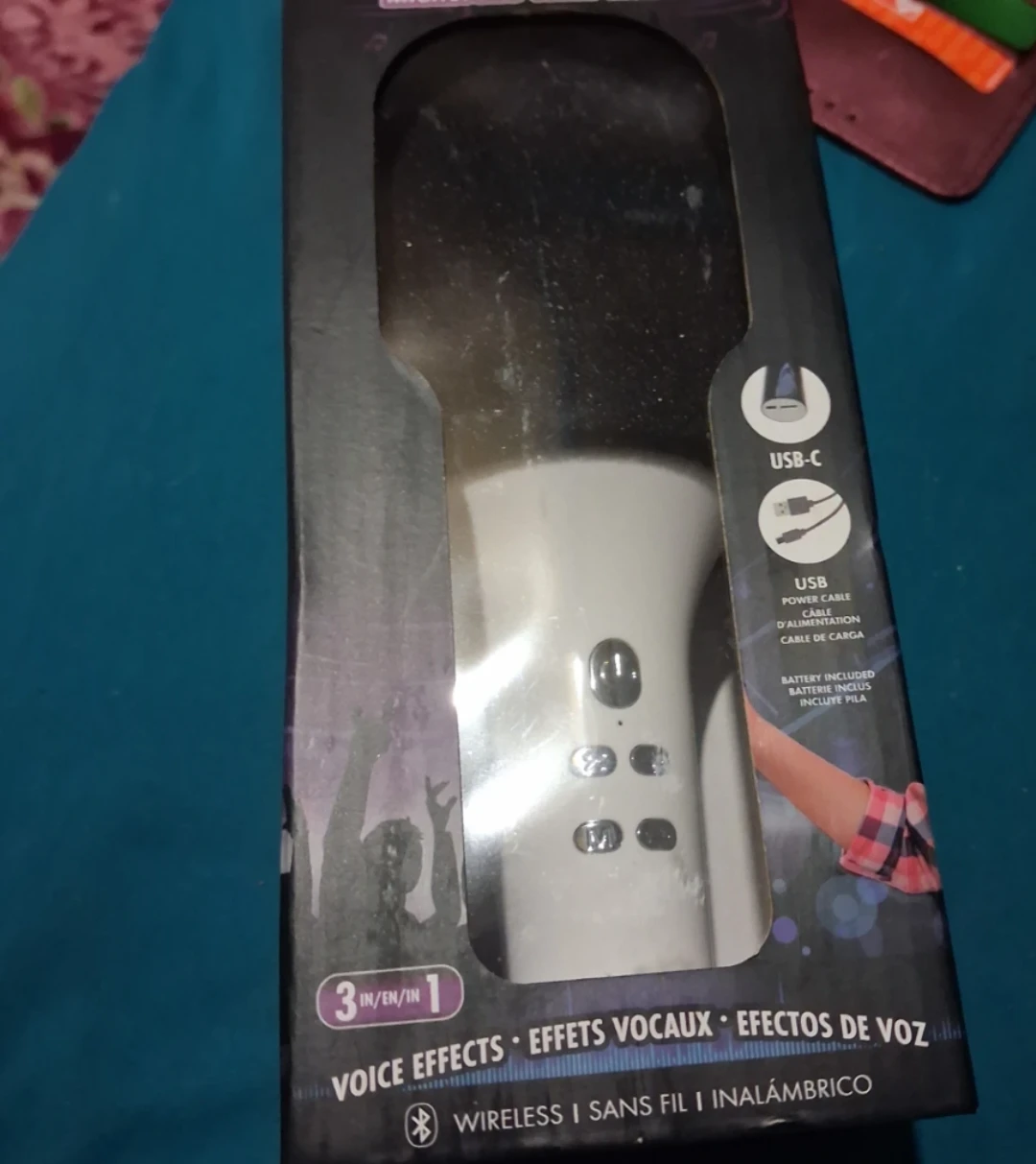 3-in-1 Wireless Voice Effects Microphone