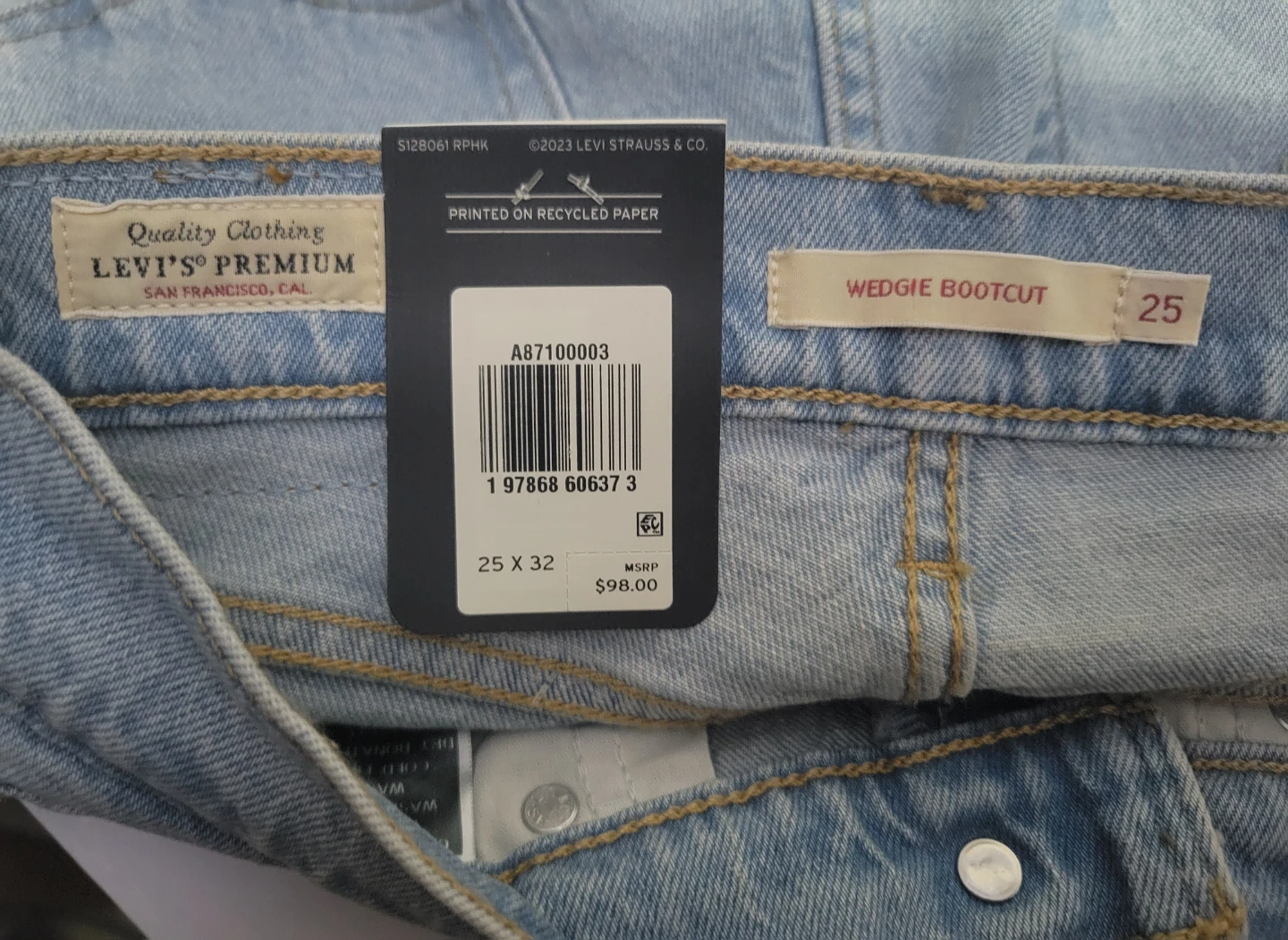 Brand new. Levis Premium Wedgie Bootcut Jeans, size 25 (0689) - photo 4