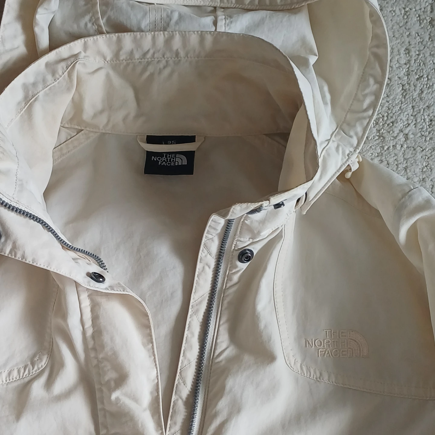 The North Face Woomen's Windbreaker - photo 2