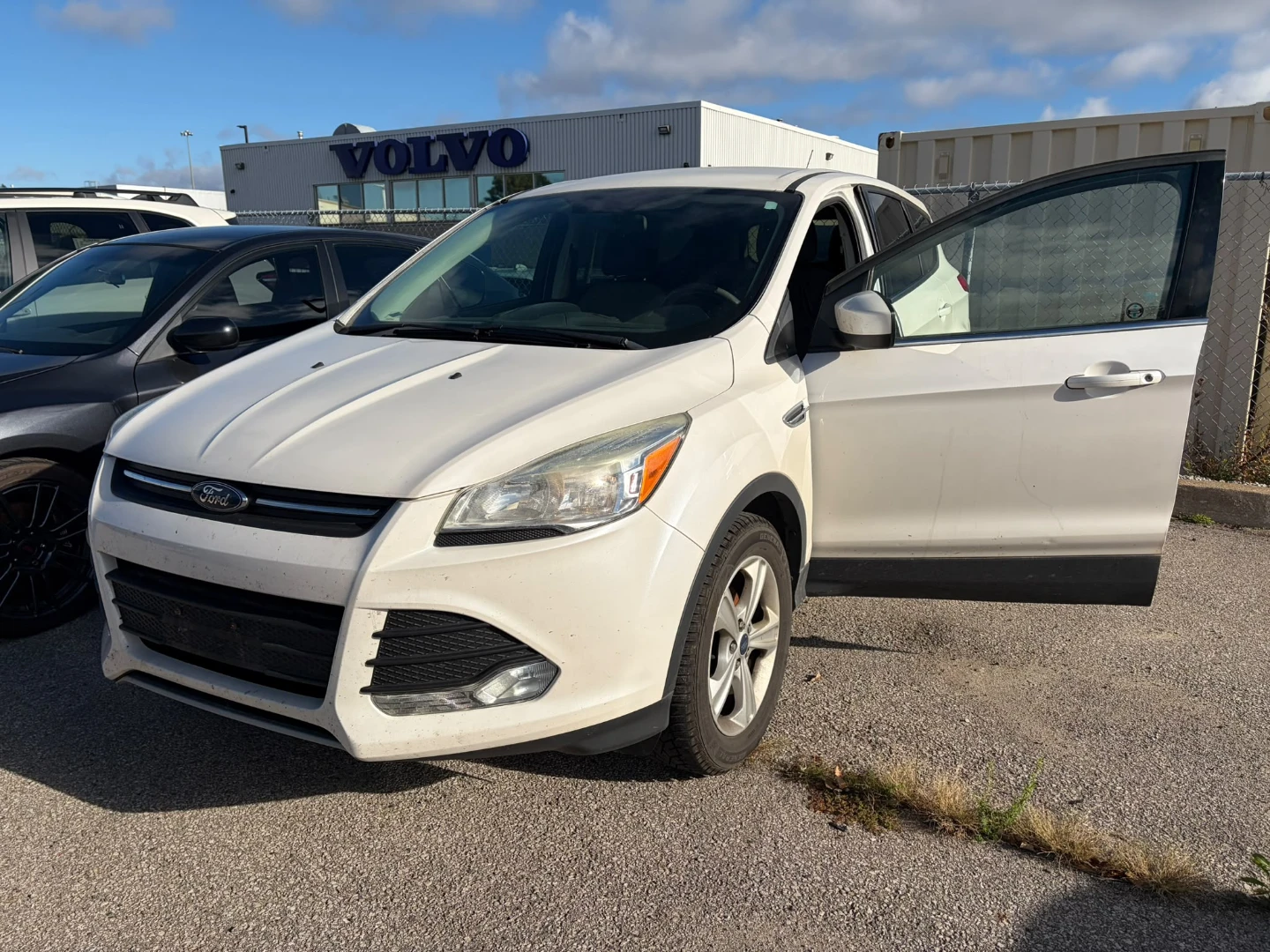 White Ford Escape SE EcoBoost
