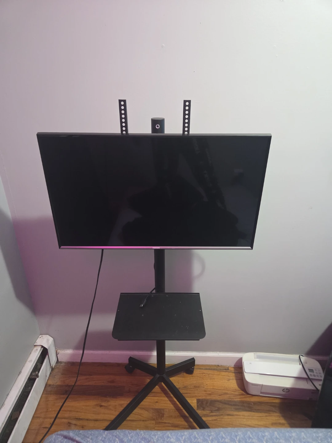Samsung 32 inch Smart TV with rolling TV Stand - photo 2