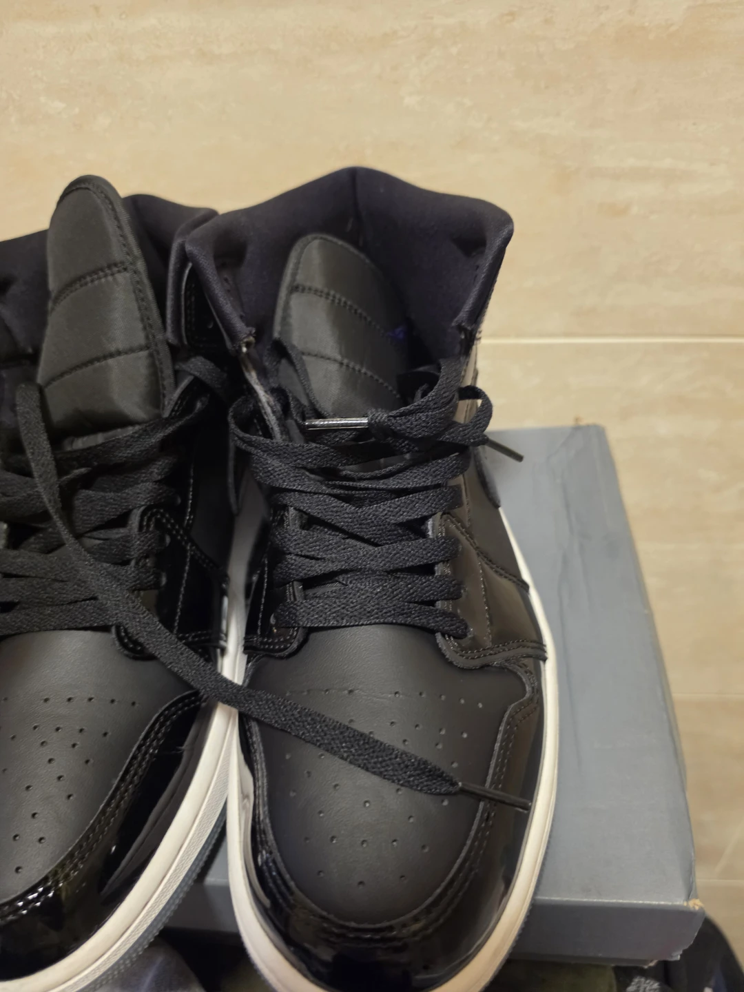 Air Jordan Mid Sneakers - photo 3