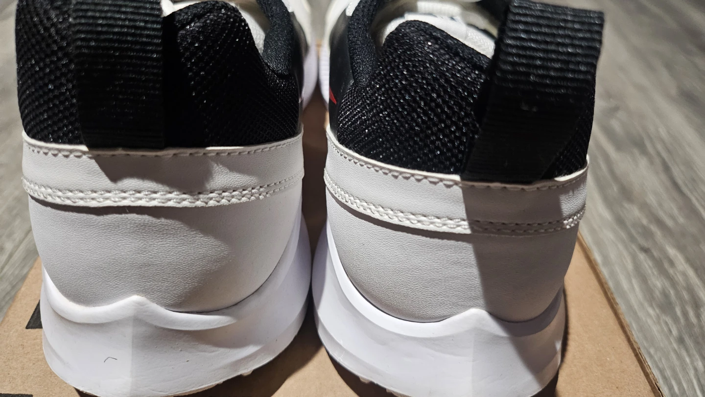 Nike Todos Sneakers White and Black - photo 4
