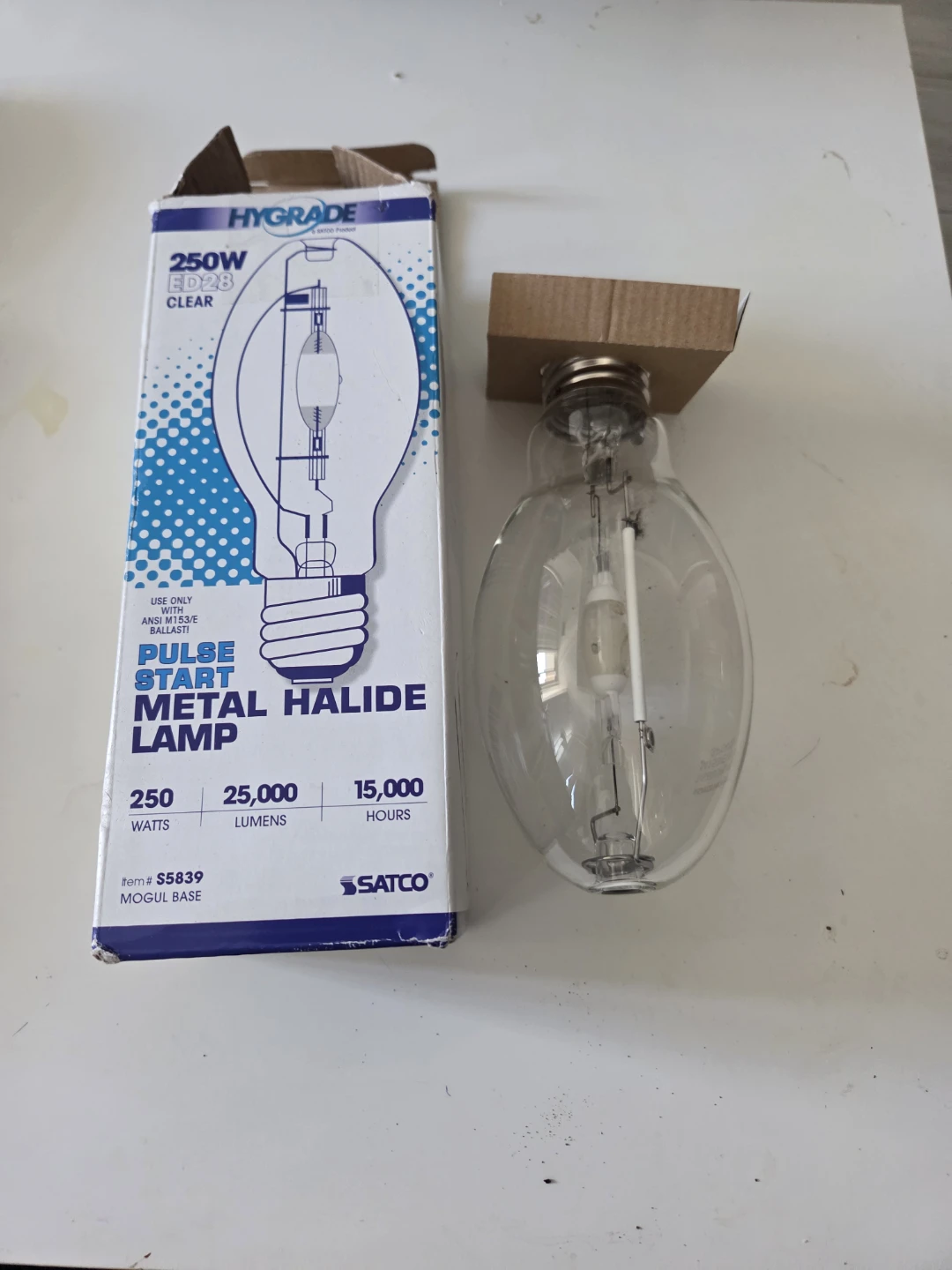 Satco 250W Pulse Start Metal Halide Lamp - photo 3