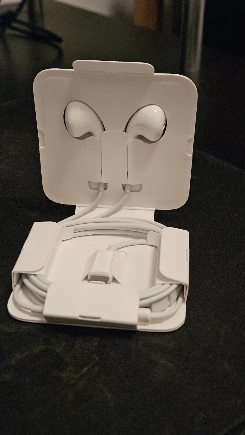 Apple EarPods with Lightning Connector - photo 3