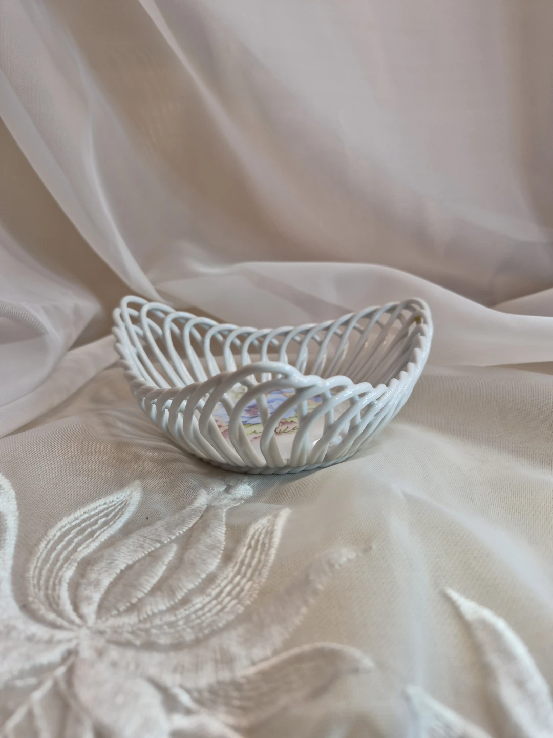 Apulum Triangular Dish, Rope Twist Reticulated Body - photo 2