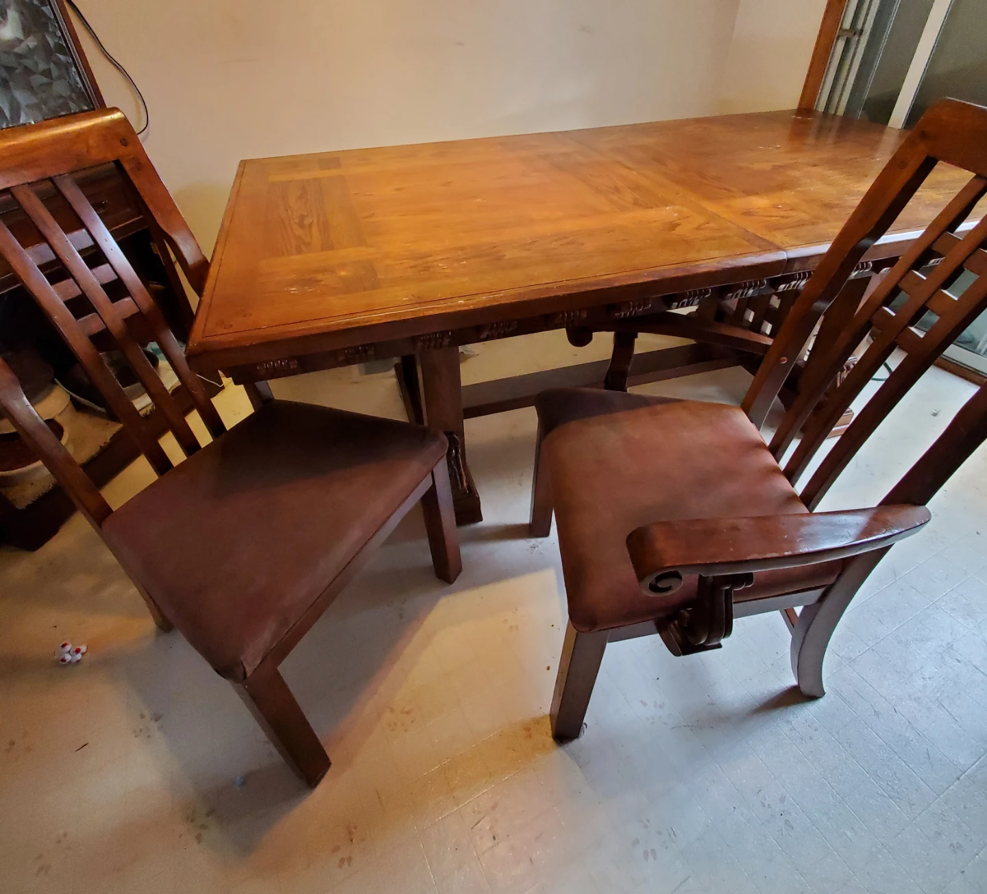 Bondars solid wood table/6 chairs