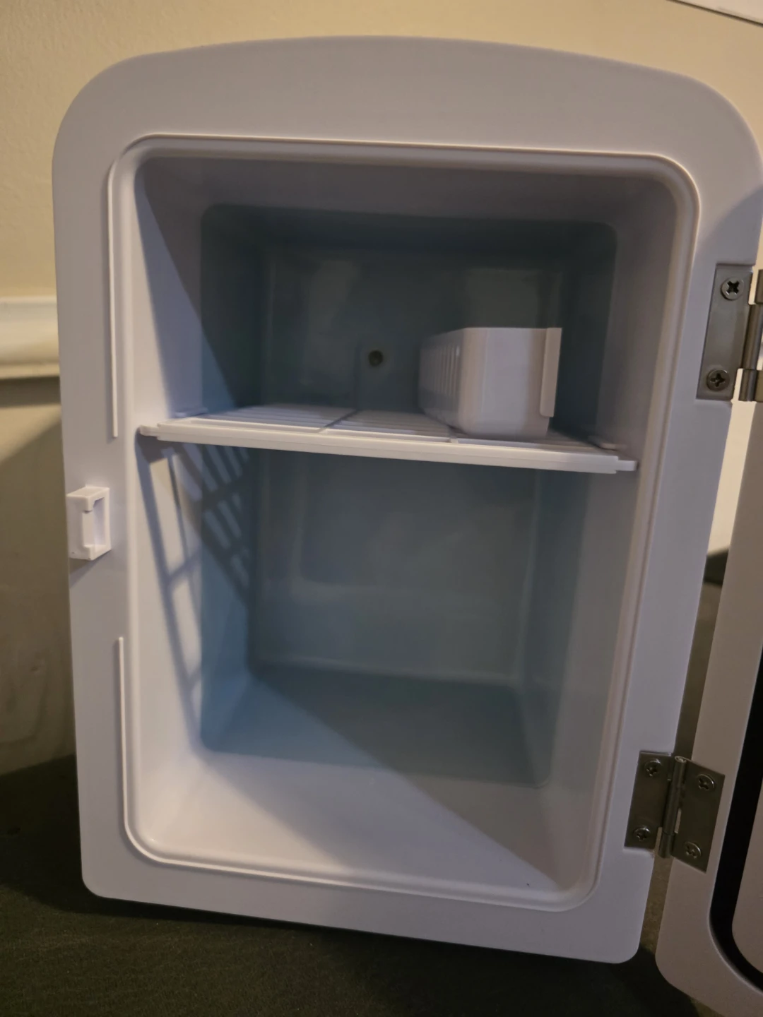 Iceman Portable 4L Personal Mini Fridge - photo 4