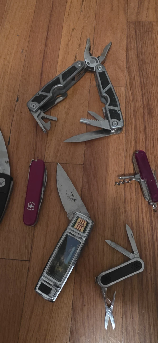 Assorted Pocket Knife and Multi-tool Set lot - photo 3