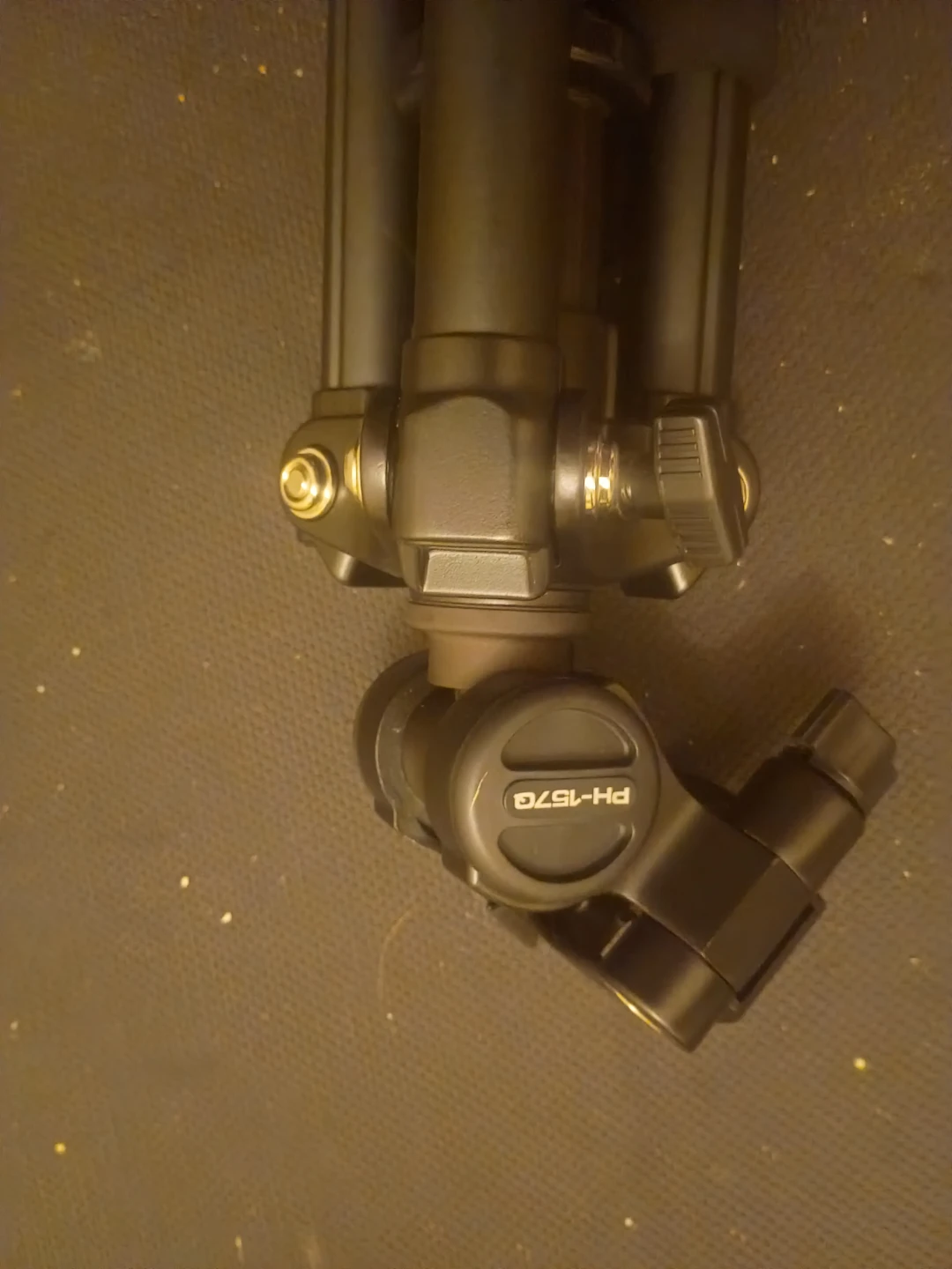 Velbon PH-157Q Tripod with Carrying Case