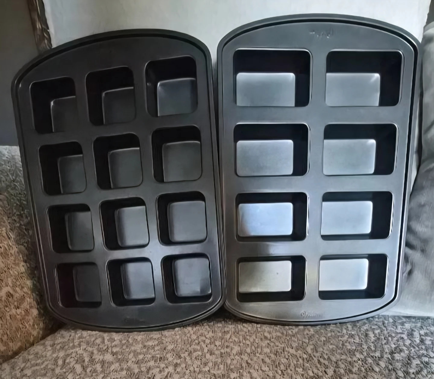 Wilton Everyday 6-piece non stick bakeware lot (2 new & 4 used) - photo 2