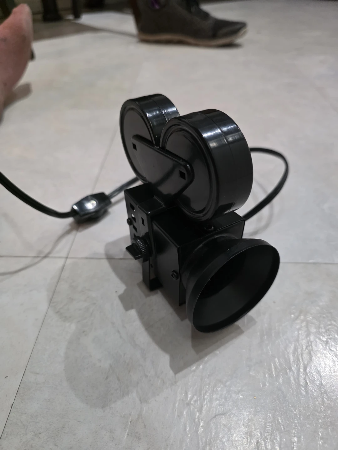 Vintage Film Camera Style Table Lamp - photo 2
