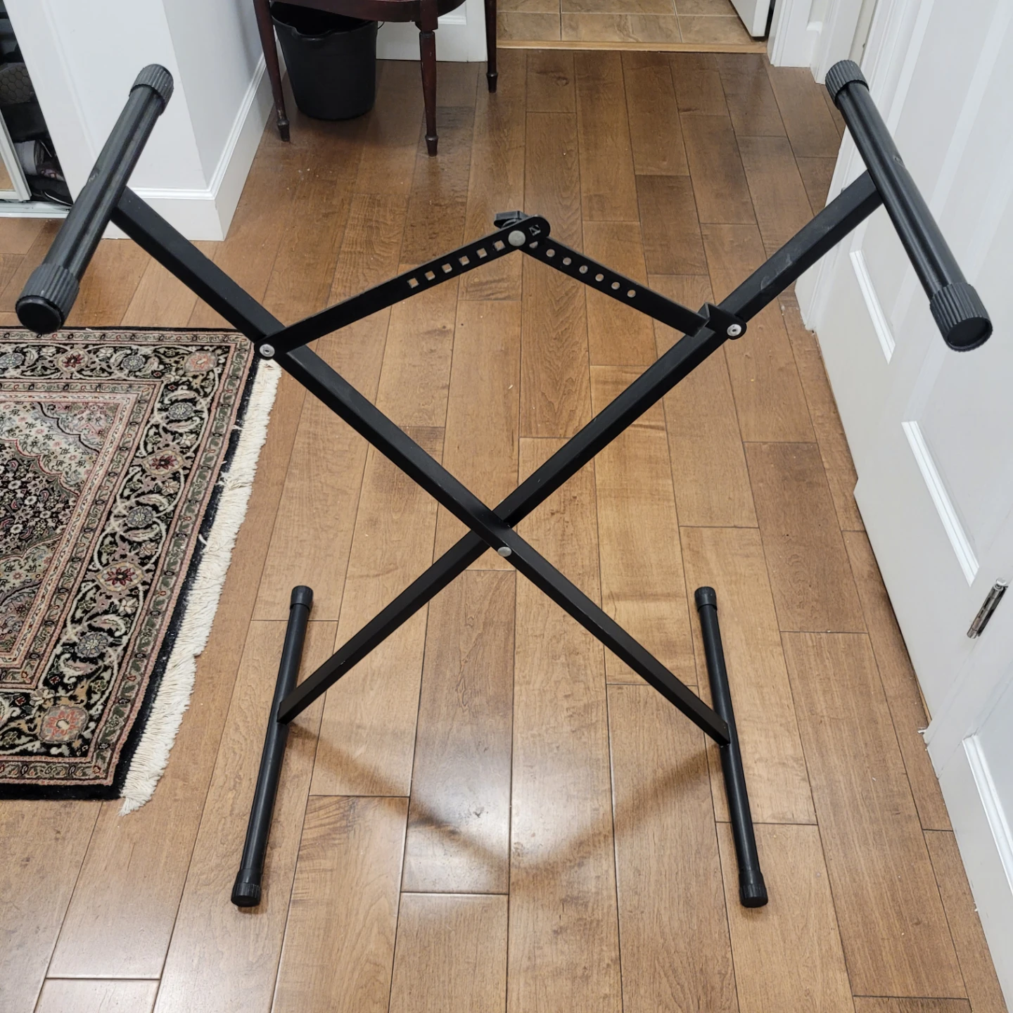 ADJUSTABLE KEYBOARD STAND