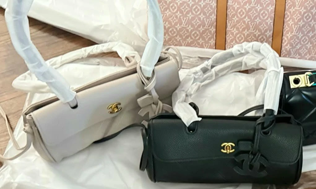 Chanel Quilted Shoulder Bag - photo 5